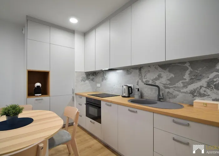 Szmaragd&perła By Lookap - Parking Gratis! *